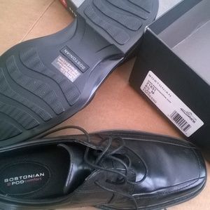 New in box Bostonian men shoes size 8.5